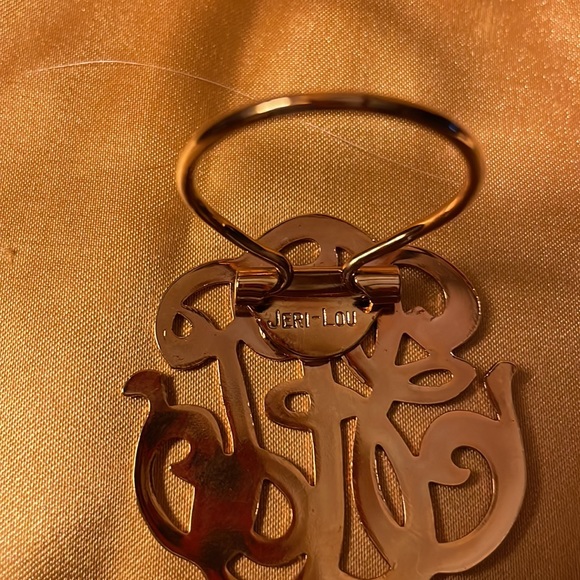 Designs By Shirley Scarf Clip gold colored scrolled design- Never worn on card - Picture 3 of 5